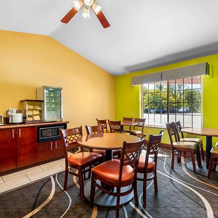 Econo Lodge Inn & Suites Eau Claire Exterior foto