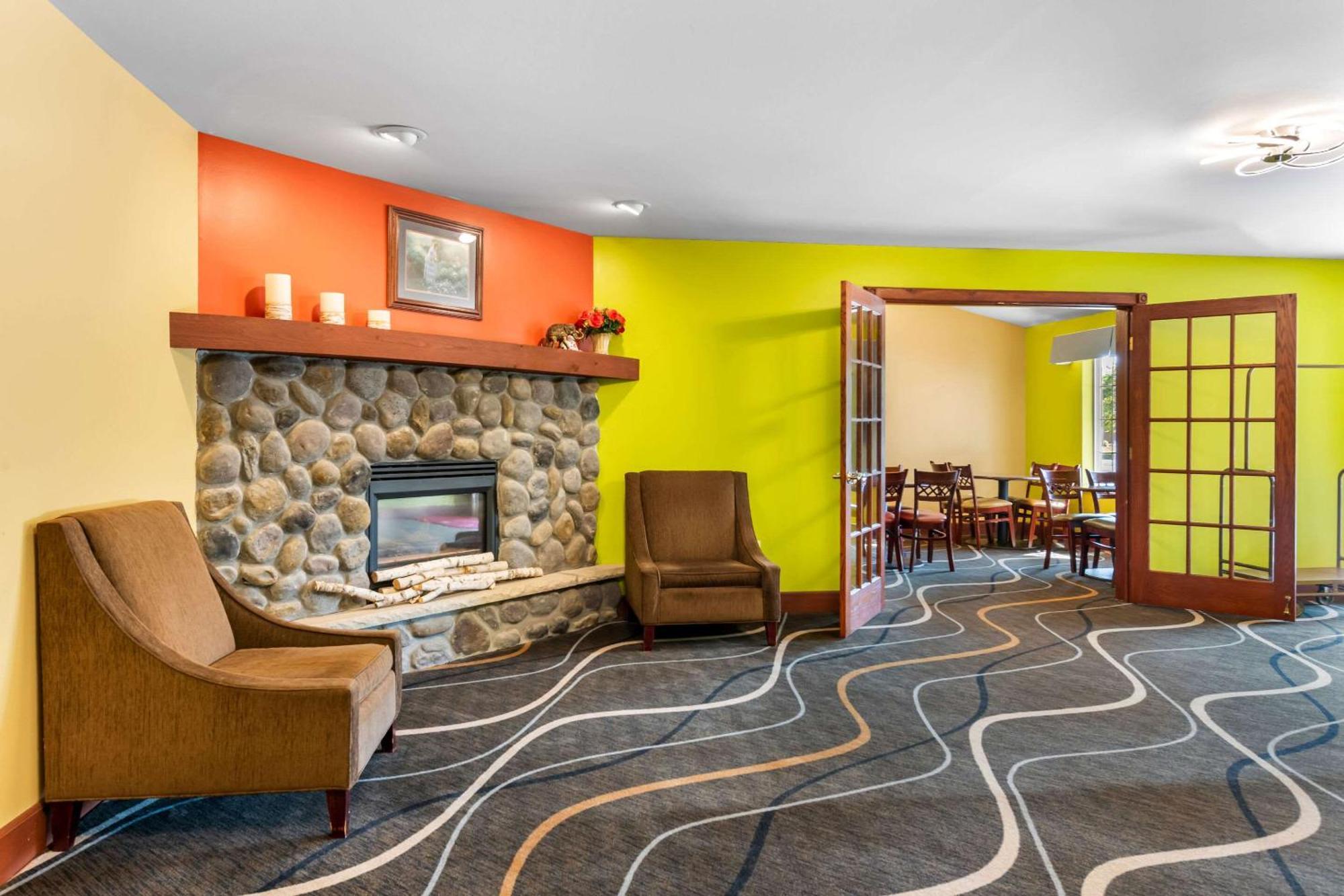 Econo Lodge Inn & Suites Eau Claire Exterior foto