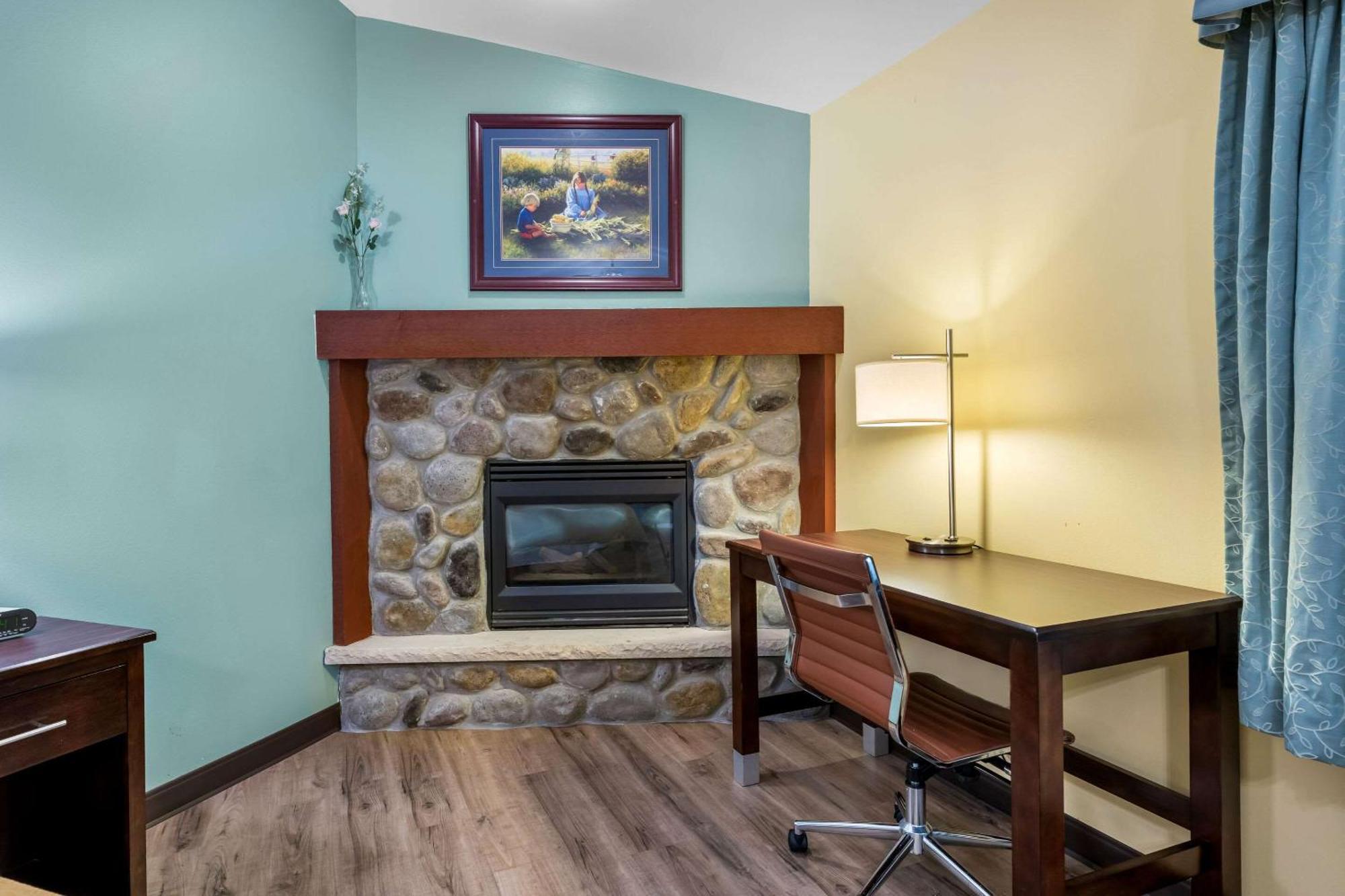 Econo Lodge Inn & Suites Eau Claire Exterior foto