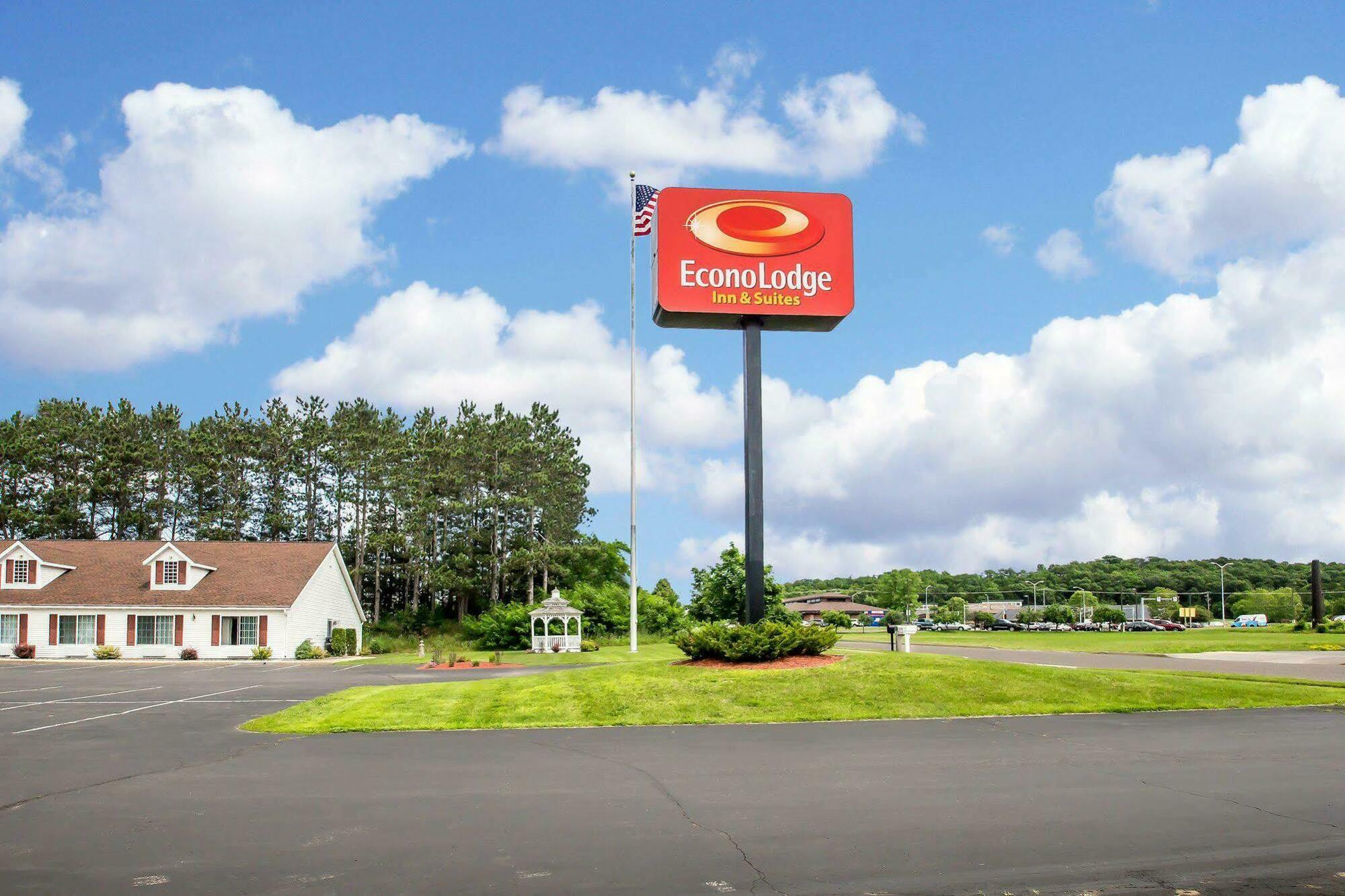 Econo Lodge Inn & Suites Eau Claire Exterior foto