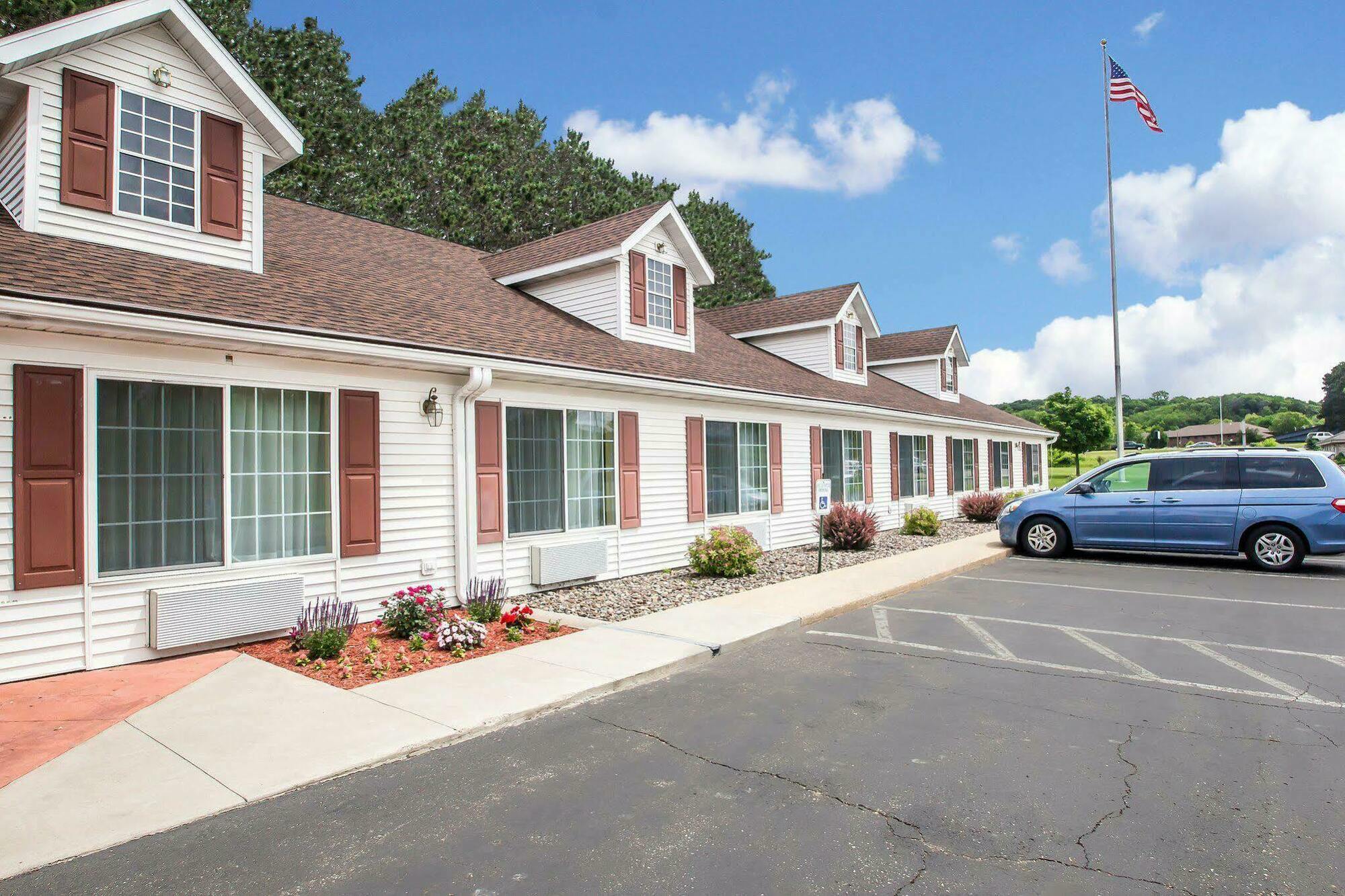 Econo Lodge Inn & Suites Eau Claire Exterior foto