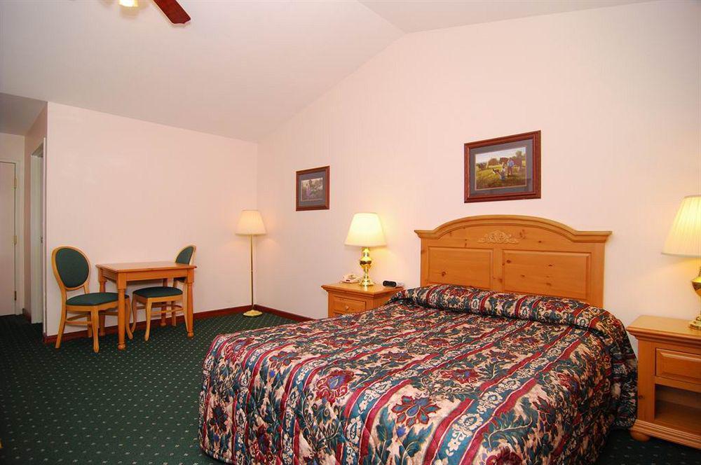 Econo Lodge Inn & Suites Eau Claire Exterior foto